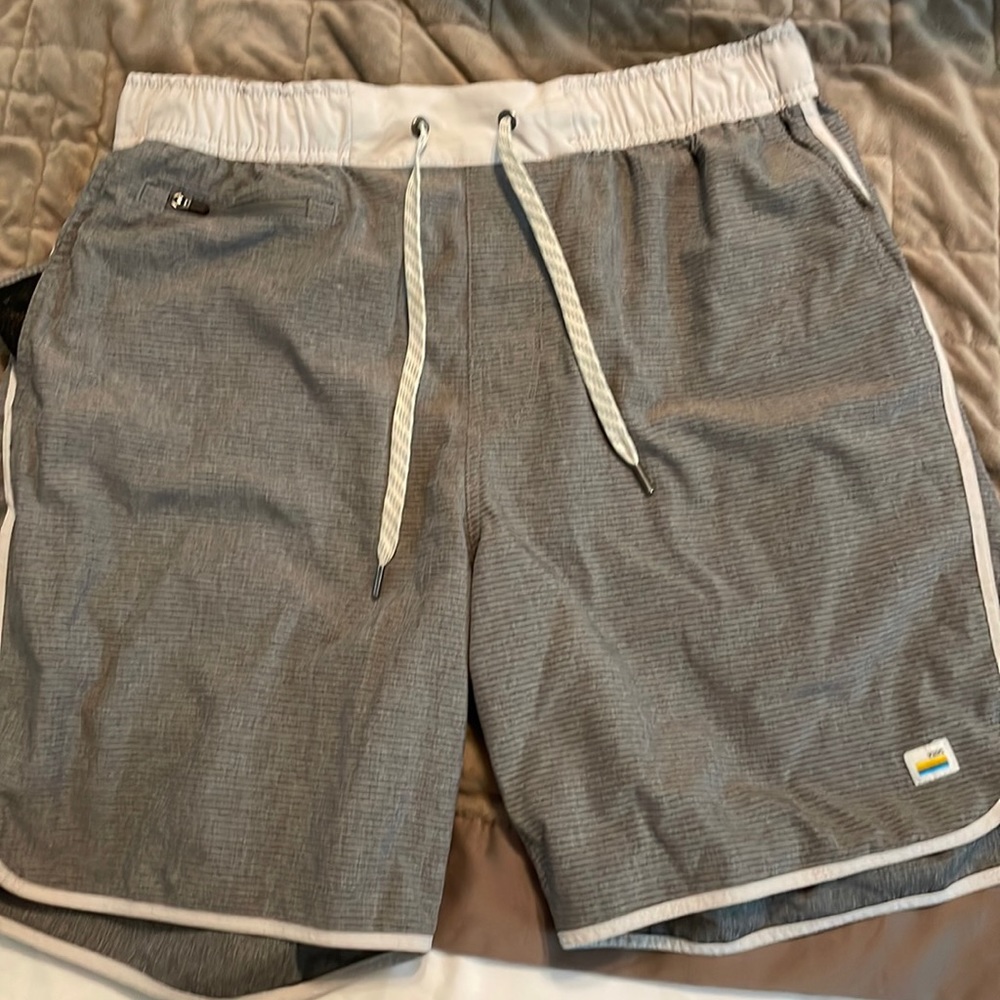Vuori shorts size medium no liner